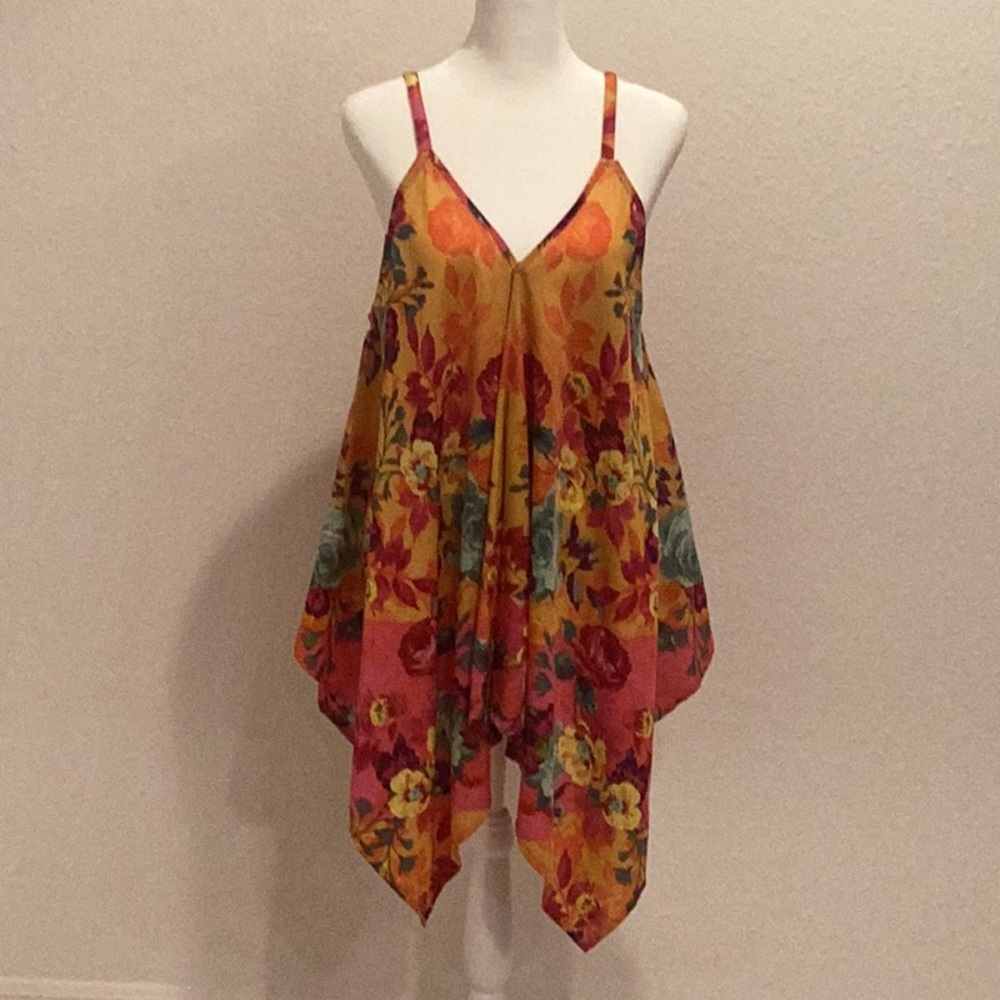 Unique Spectrum, flowing flower top, size XL
